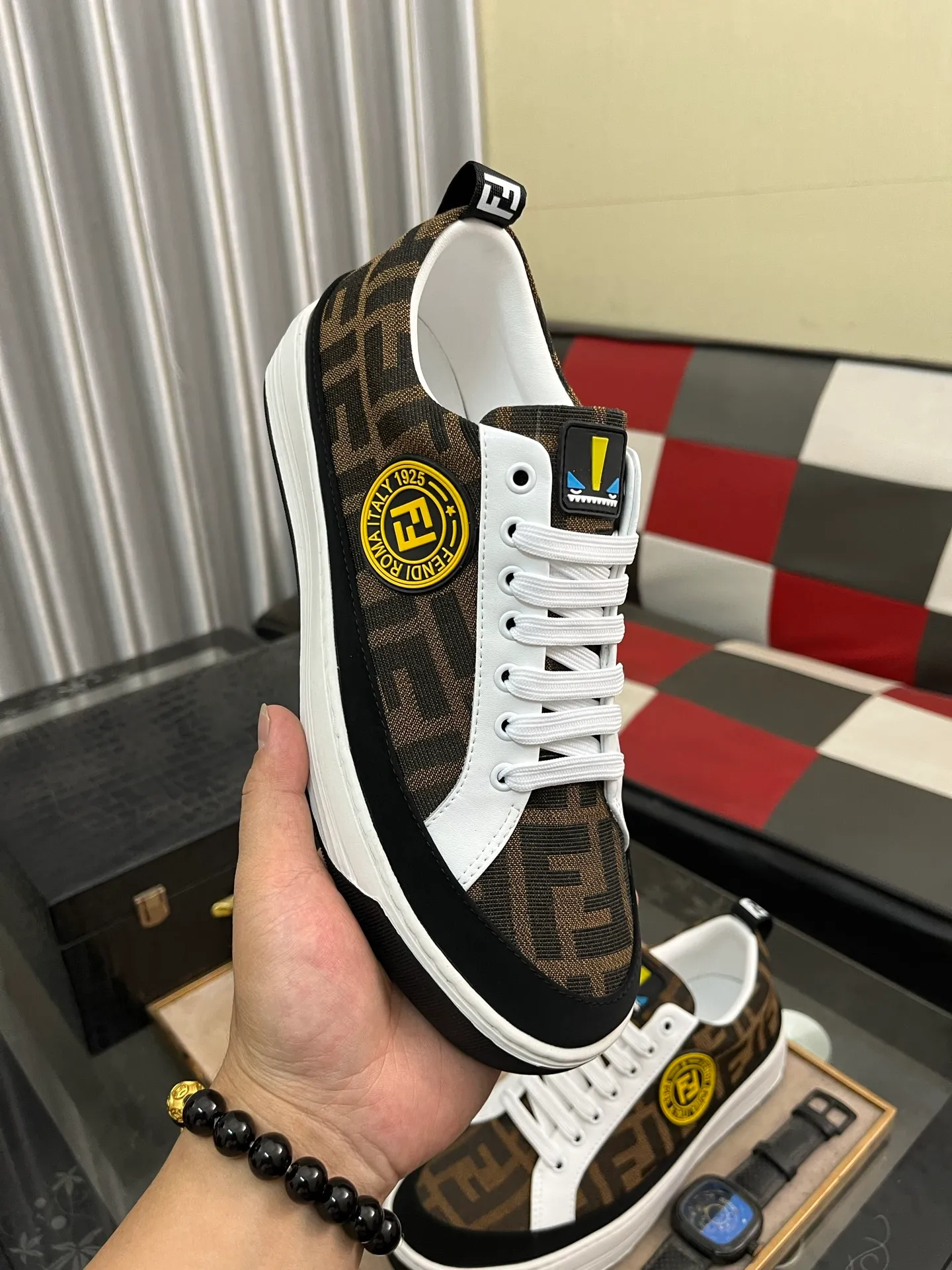 Men's Men's Shoes💰420⌚️⌚️[Fendi] Fendi's latest casual shoes for men! Available at counters simultaneously! Made entirely of imported top-grain calfskin, the interior is made of top-grain water-dyed cowhide, and the original factory-supplied rubber outsole. Leading new fashion concepts. Matching code: 38-442️⃣Colors available